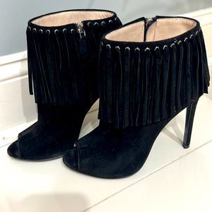 Prada open toe boots, in a good preowned condition. Size 39